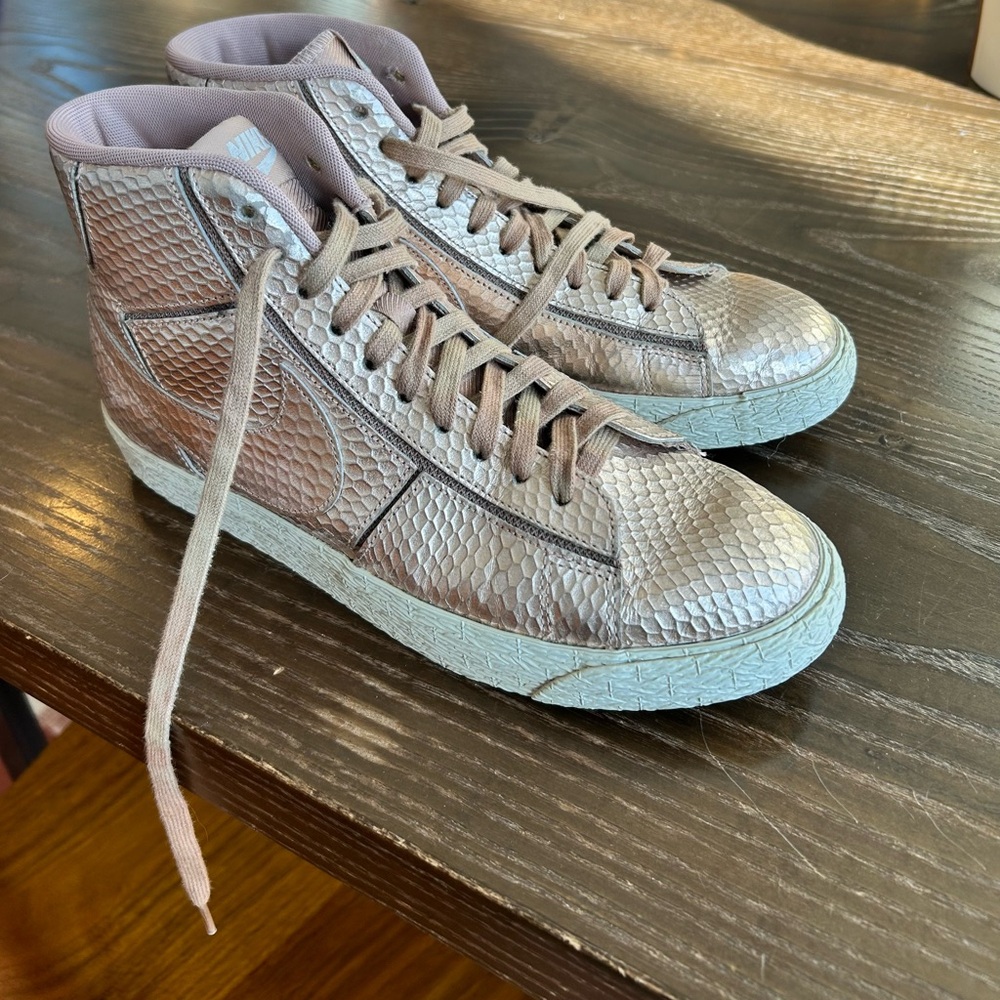 Nike Women’s Metallic Bronze Snake Blazers Sneakers Size 8